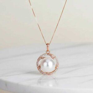 Ladies Elegant Rose Gold Pearl Necklace